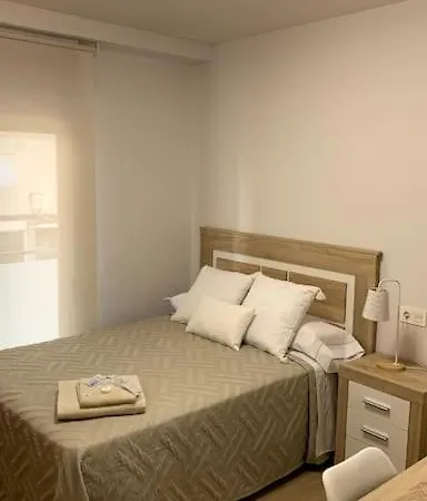Soleada, Amplia Y Renovada Vivienda Granada